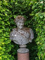 Classic statue surrounded by Fagus hedge