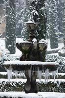 Frozen fountain - Giardino Giusti, Verona 
