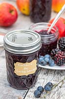 Confiture de fruits sauvages - Hedgerow Jam made with blackberries, sloe berries and apples. 