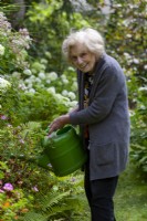 Rosa Welsch is still gardening in her garden at 92 years old