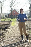 Anne van Leeuwen, showing and explaining, co founder of Bodemzicht, regenerative demonstration farm, works at this fundamental and earth bound ecological learning place.
