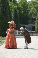During the Rose festival a rose opera is performed several times by sopranos in the Castle garden Arcen.