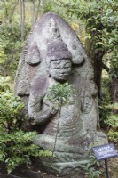 Seated Buddha with sign in Japanese and English.