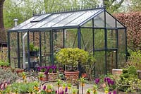 Potager with greenhouse 