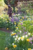 Tulipa Yellow Pomponette, Tulipa viridiflora Spring Green, Tulipa White Heart, Lunaria annua 