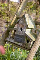 Birdhouse with saying Room for rent 