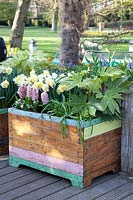Plant box made of recycled wood 