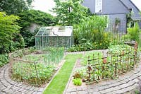 Semi-circular vegetable garden 