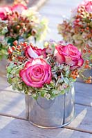Table decoration with roses 