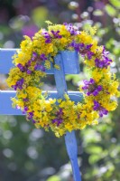 Yellow - purple wreath made of fennel, heal-all and birdsfoot trefoil.