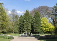 Cambridge Botanical gardens England UK. 
General Views. Fountain